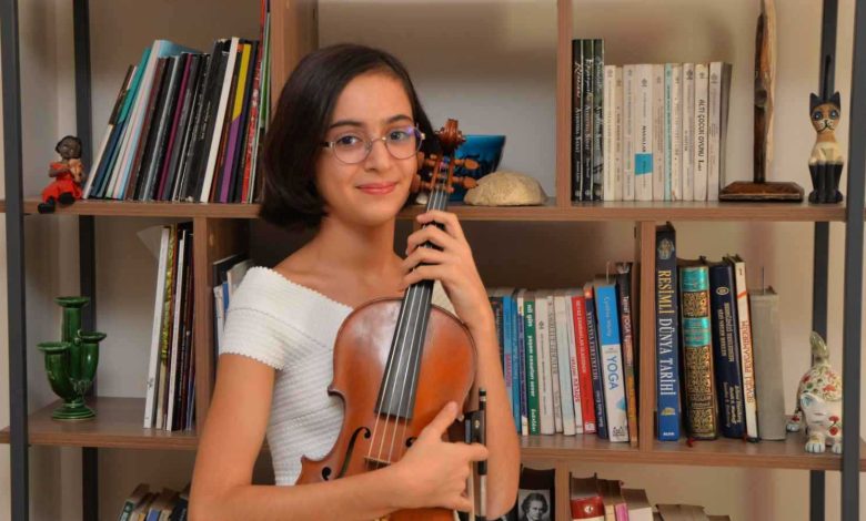 مأساة عازفة كمان تتحول إلى رسالة لدعم الأطفال الأتراك