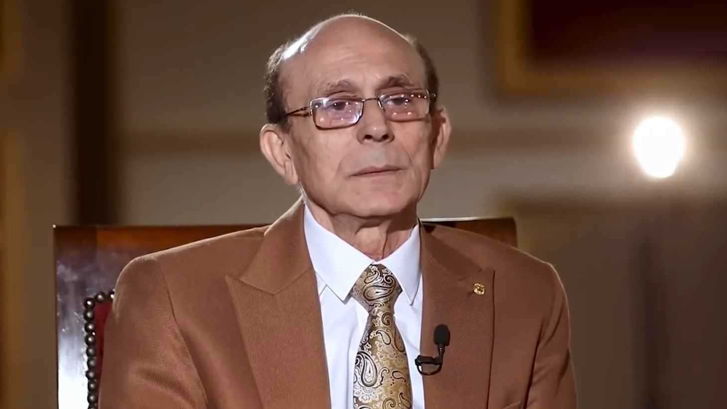 متحف اللوفر يعزز الأمن بعد سرقة مجوهرات التاج