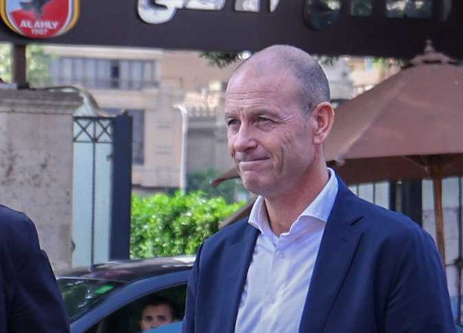 إنتقاد حاد من نجم الأهلي السابق لـ توروب ولاعبي الفريق بسبب الأداء.. "أنصاف نجوم"