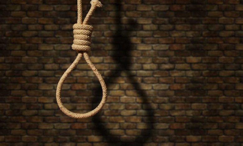 ظروف قاسية تعيق جهود إخماد حرائق غابات في اللاذقية (فيديو)