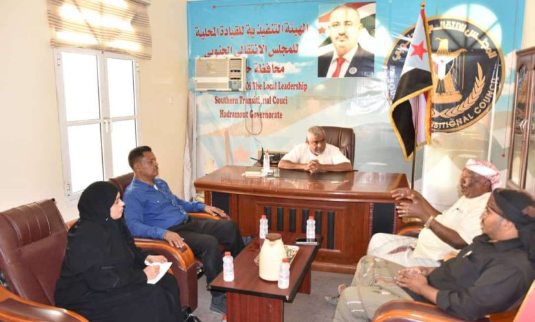 اخبار-حضرموت-|-فريق-#التوجيه-والرقابة-الرئاسي-يلتقي-رئيس-تحالف-#عماد-بالمكلا