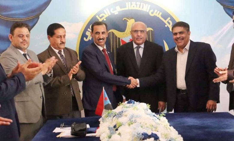 اخبار-حضرموت-|-بحضور-الكثيري-إتمام-مراسم-التسليم-والاستلام-لقيادة-انتقالي-حضرموت