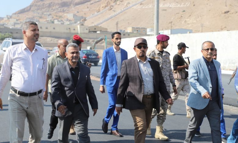 اخبار-حضرموت-|-محافظ-#حضرموت-يتفقّد-جسر-المنورة-في-#المكلا-ويطلع-على-مستوى-الانجاز-في-المرحلة-الثانية-لخور-المكلا