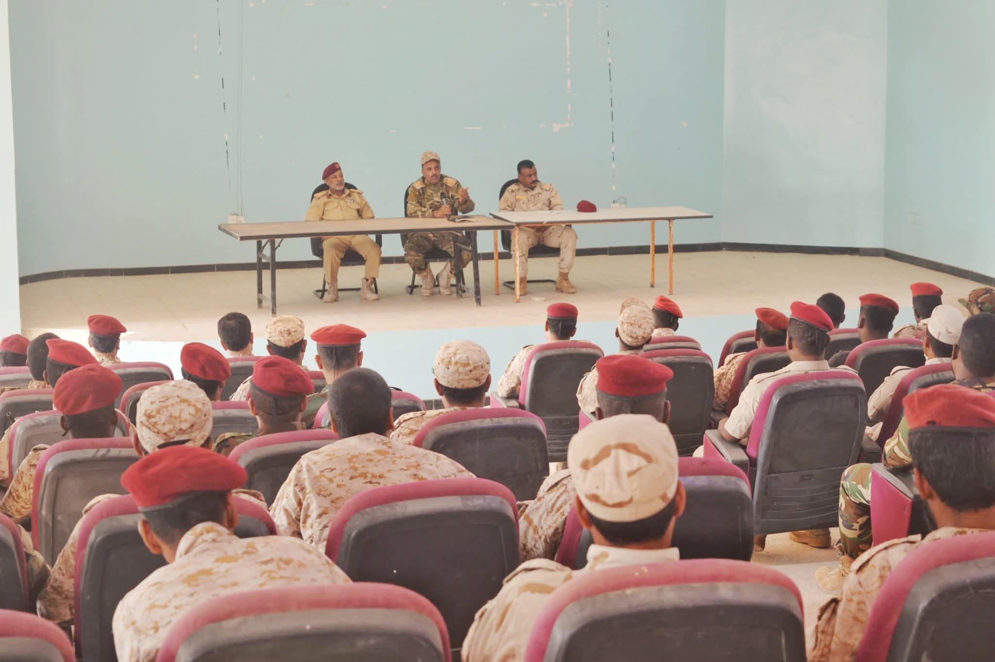 اخبار-حضرموت-|-شعبة-التوجيه-المعنوي-بقيادة-المنطقة-#العسكرية-الثانية-تنظم-محاضرة-توعوية-لتعزيز-الروح-المعنوية-لمنتسبي-معسكر-#قيادة-المنطقة