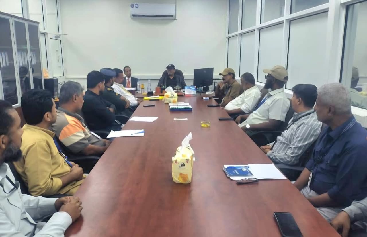 اخبار-حضرموت-|-رئيس-هيئة-الطيران-يتفقد-سير-عمل-مطار-الريان-بالمكلا-ويتلمس-احتياجاته