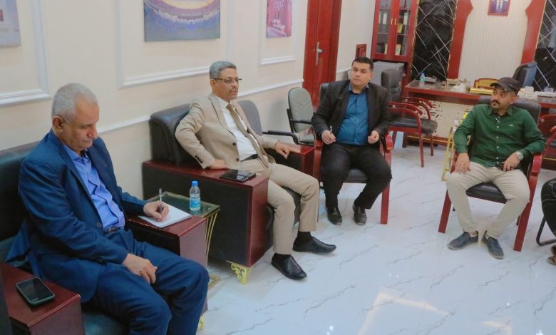 اخبار-حضرموت-|-اجتماع-يناقش-الإجراءات-الكفيلة-بتنظيم-الأسواق-العامة-وتحسين-المظهر-الجمالي-لمدينة-سيئون.