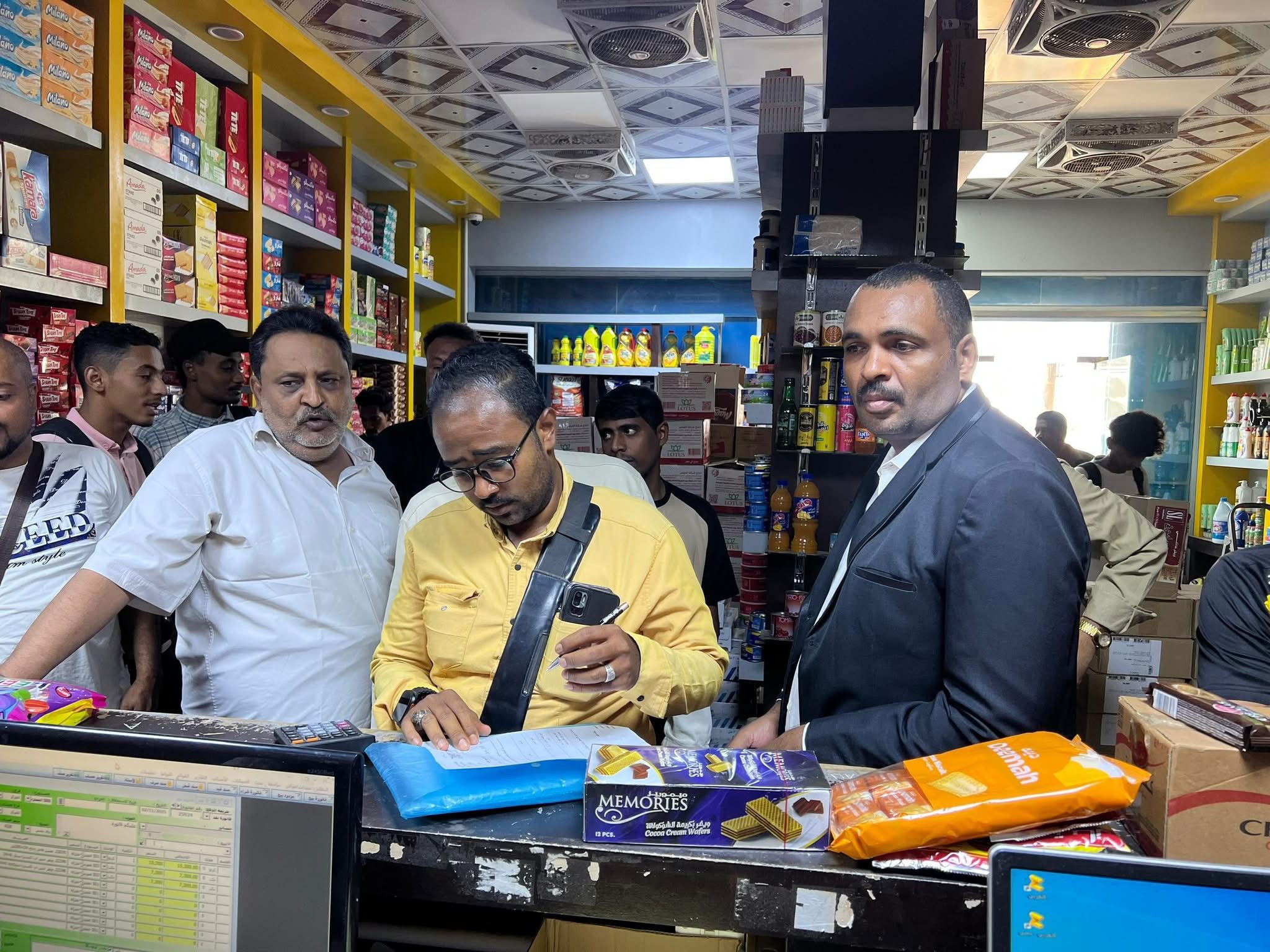 اخبار-حضرموت-|-نيابة-الصناعة-والتجارة-بساحل-حضرموت-تواصل-حملاتها-الرقابية-لضبط-الأسواق-والمخالفات-التجارية