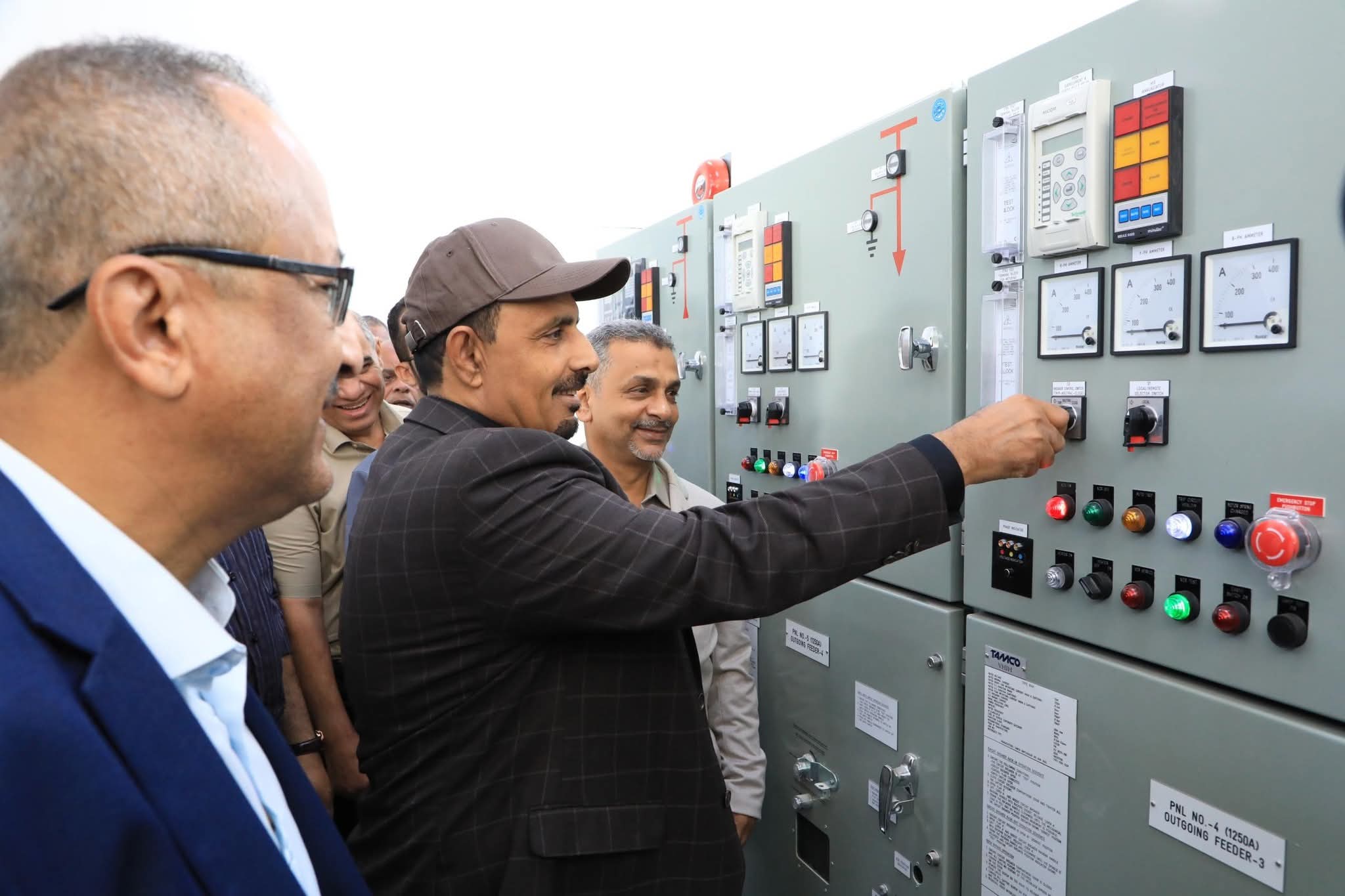 اخبار-حضرموت-|-محافظ-#حضرموت-يُدشّن-مشاريعًا-#كهربائية-حيوية-بقدرة-61.5-ميجافولت-أمبير-لتخفيف-الأحمال-وتحسين-الخدمة-بمديرية-المكلا