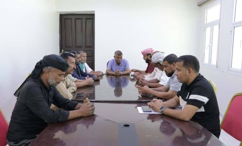 اخبار-حضرموت-|-انتقالي-الشحر-يبحث-مع-المدير-العام-أبرز-القضايا-الخدمية-بالمديرية