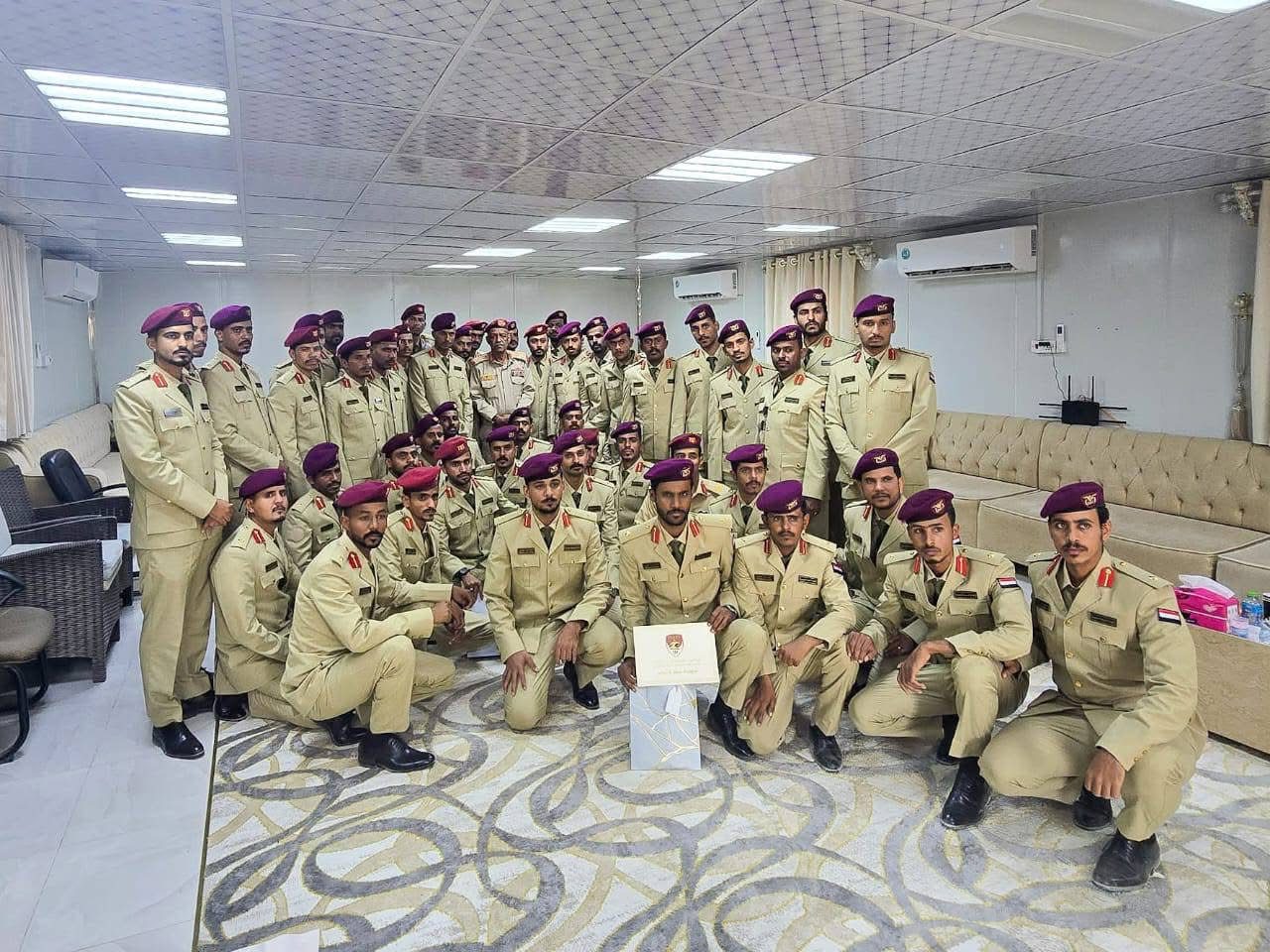 اخبار-حضرموت-|-خريجو-الدفعة-الثالثة-من-كلية-زايد-العسكرية-من-أبناء-حضرموت-يتسلّمون-شهادات-تخرّجهم-من-قيادة-التحالف-العربي-بالمكلا