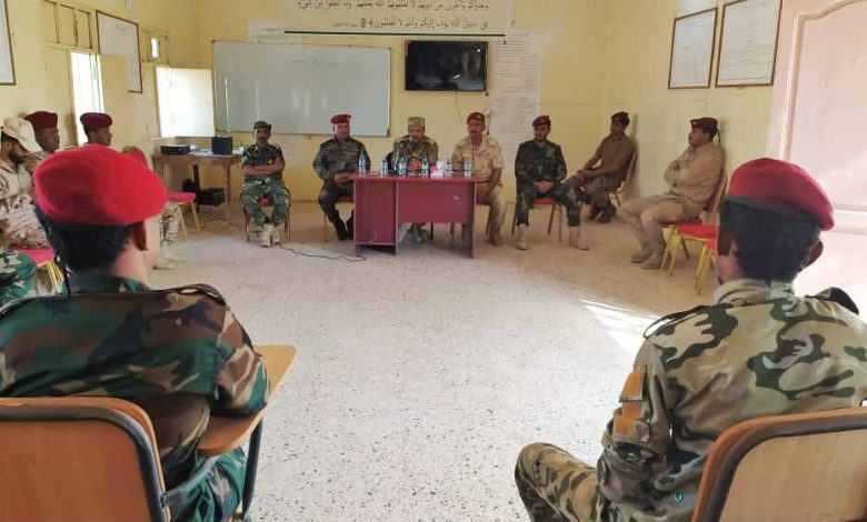 اخبار-حضرموت-|-رئيس-شُعبة-التوجية-المعنوي-بقيادة-المنطقة-#العسكرية-الثانية-يتفقد-برامج-وأنشطة-التوجية-المعنوي-بلواء-الريان-في-#المكلا