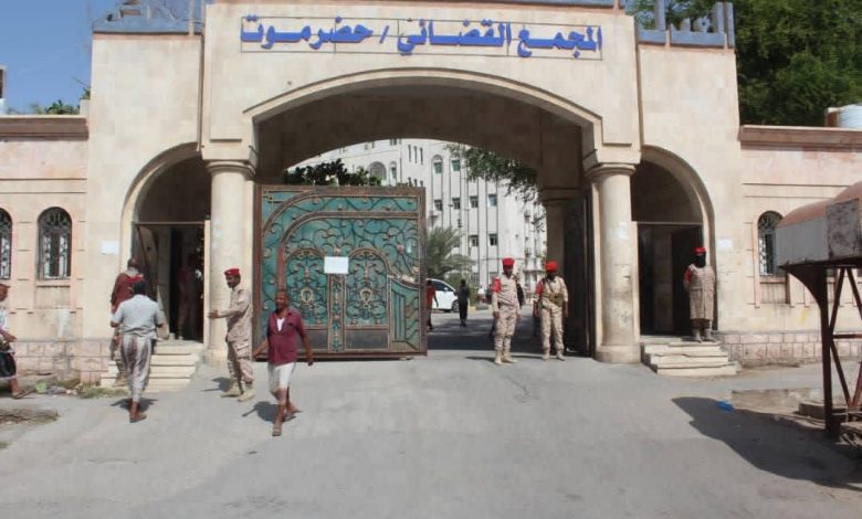 اخبار-حضرموت-|-التوجيه-المعنوي-بالشرطة-العسكرية-ينفذ-نزولًا-ميدانيًا-لعددٍ-من-مواقعهم-العسكرية-الخاصة-بحماية-المنشآت-الحكومية-في-المكلا