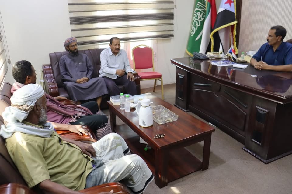 اخبار-حضرموت-|-باتيس-يبحث-مع-اللجان-المجتمعية-تعزيز-الشراكة-لخدمة-المواطنين-بمدينة-المكلا
