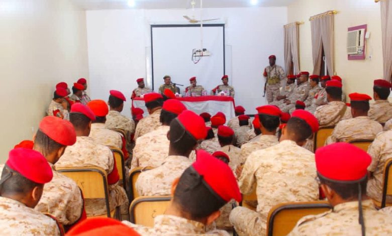 اخبار-حضرموت-|-رئيس-شعبة-التوجية-المعنوي-العقيد-الجهوري-ينفذ-محاضرة-توعوية-حول-الانضباط-العسكري-لأفراد-الشرطة-العسكرية