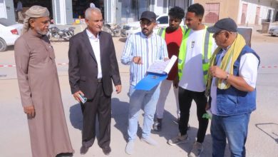 اخبار-حضرموت-|-مدير-عام-#سيئون-يتفقد-سير-أعمال-#صيانة-وترميم-الحفريات-الإسفلتية-بعدد-من-شوارع-المدينة.