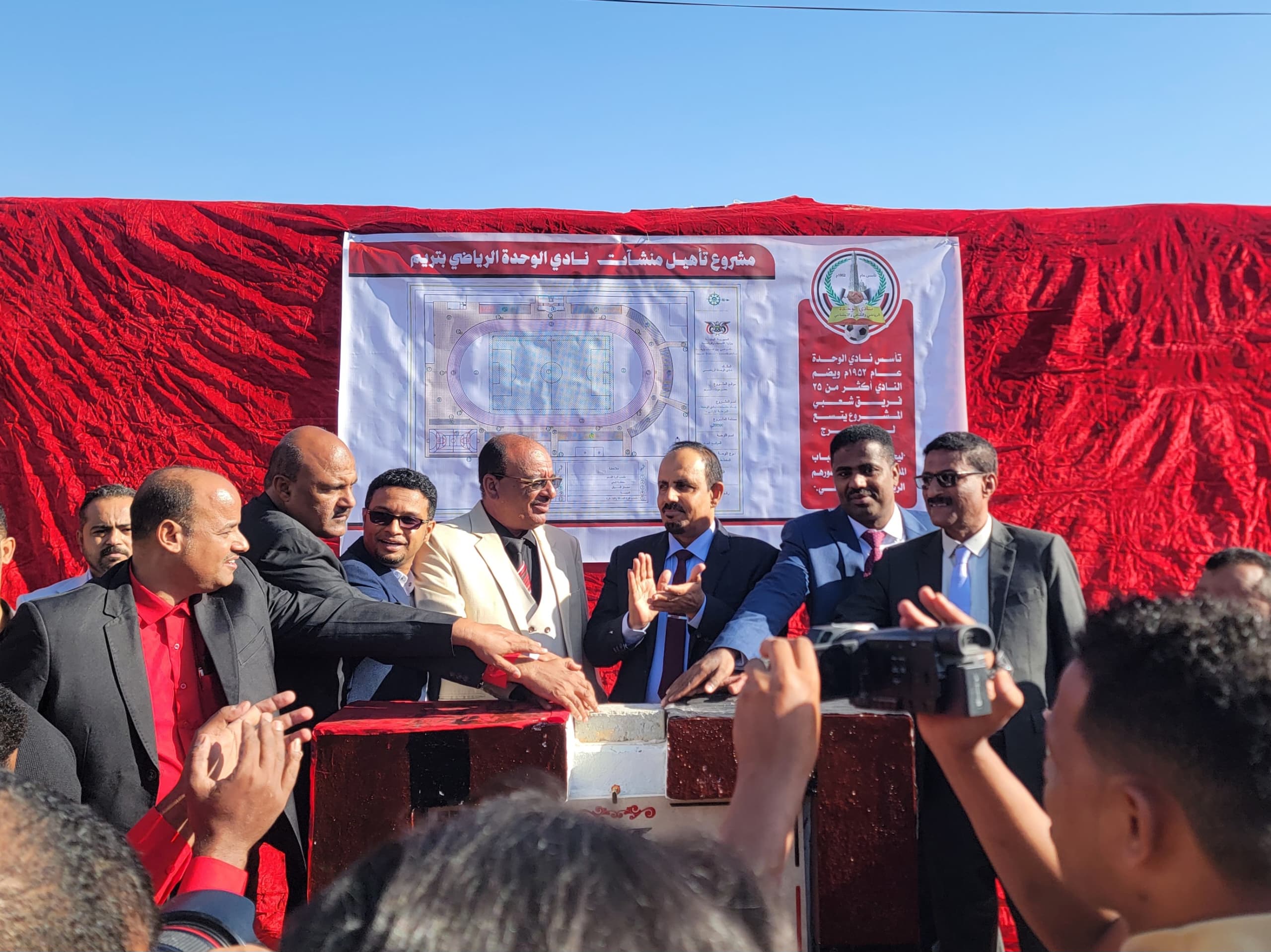 اخبار-حضرموت-|-محافظ-#حضرموت-يضع-حجر-الأساس-لمشروع-المرحلة-الأولى-من-منشآت-نادي-الوحدة-بـ-#تريم