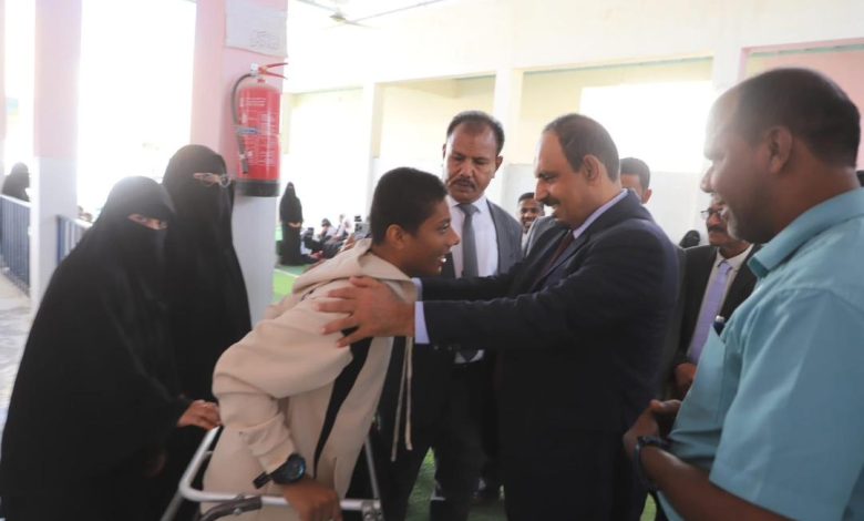 اخبار-حضرموت-|-محافظ-#حضرموت-يتفقد-“أبناءه-من-ذوي-الهمم”-في-مدرسة-الأمل-بـ-#تريم-ويصدر-توجيهات-لتعزيز-الرعاية-بالمدرسة