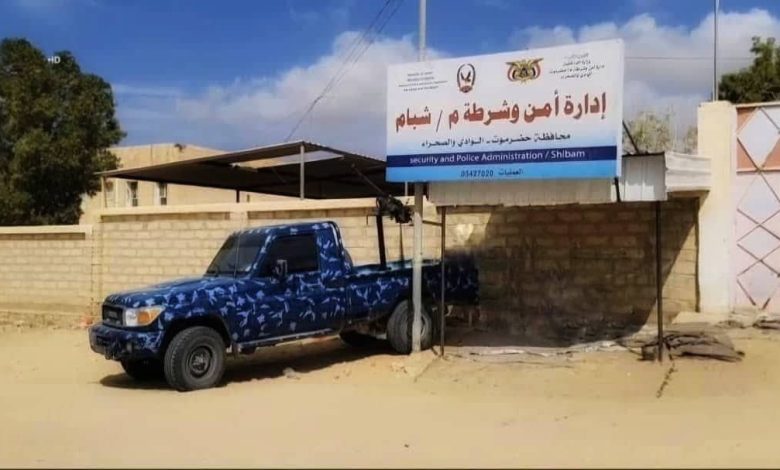 اخبار-حضرموت-|-#شرطة-مديرية-#شبام-تضبط-ثلاثة-متهمين-بسرقة-دراجة-نارية-وبرادات-مياه-من-المدارس