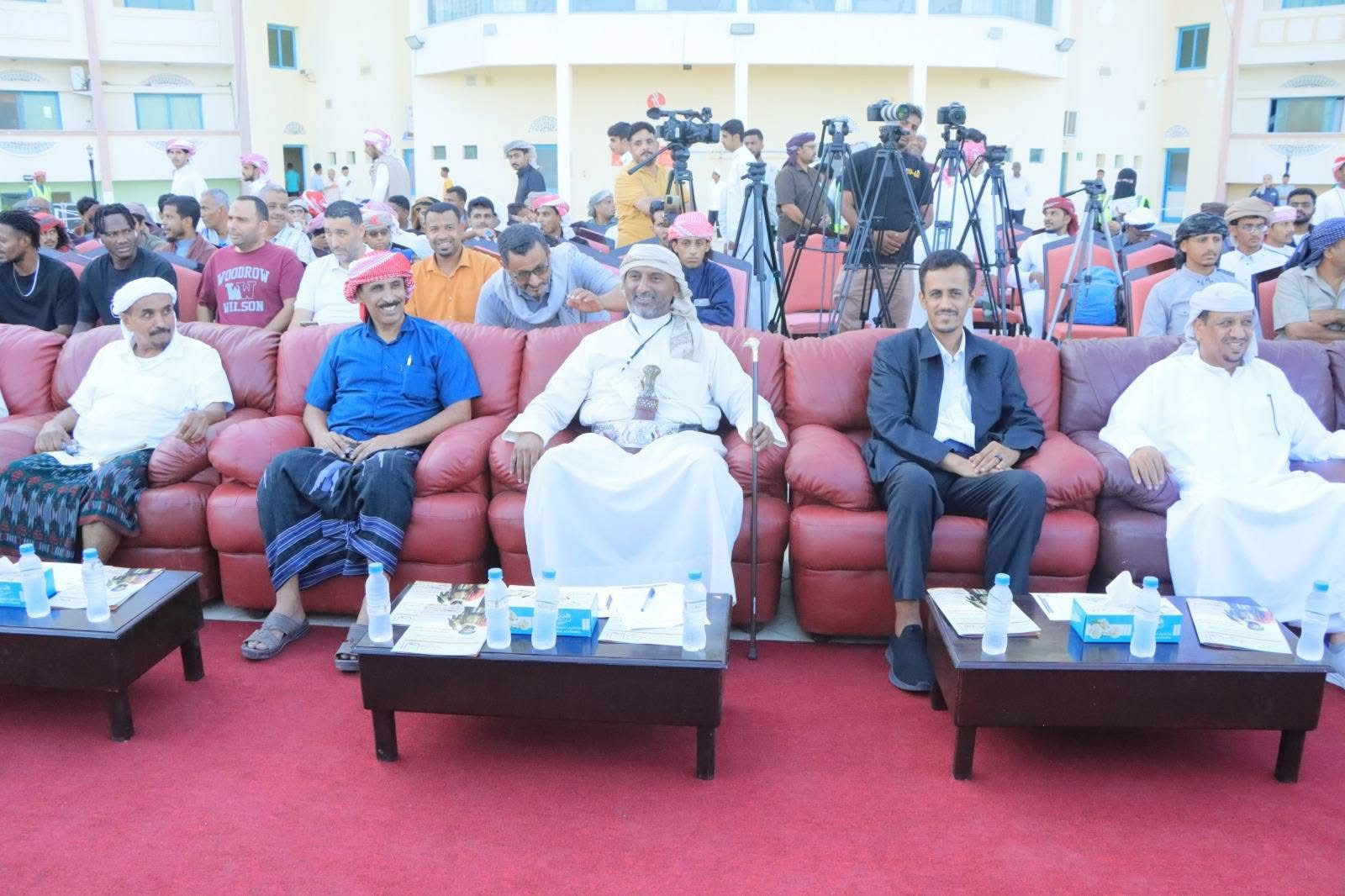 اخبار-حضرموت-|-باتيس-يشيد-باحتفالية-الحارث-2025-للصقور-ويؤكد-دعم-المجلس-للفعاليات-العريقة-في-المحافظة