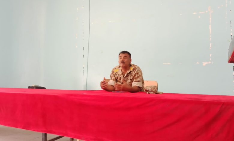 اخبار-حضرموت-|-النقيب-“بلحول”-يلقي-محاضرة-توجيهيه-عن-قيم-الولاء-الوطني-أمام-ضباط-وأفراد-قيادة-المنطقة-العسكرية-الثانية-بالمكلا