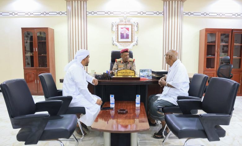 اخبار-حضرموت-|-#قائد-المنطقة-#العسكرية-الثانية-يستقبل-المؤرخ-والباحث-العسكري-اللواء-ناصر-المنهالي-بمكتبه-في-المكلا