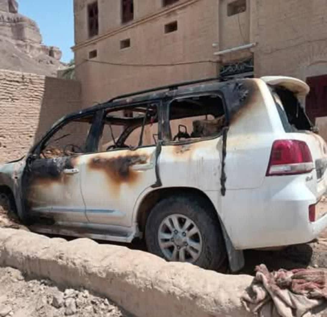 اخبار-حضرموت-|-الأجهزة-الأمنية-بوادي-حضرموت-تضبط-متهم-بعد-كشف-هويته-قام-باحراق-سيارة-احد-المواطنين-في-مديرية-حريضه