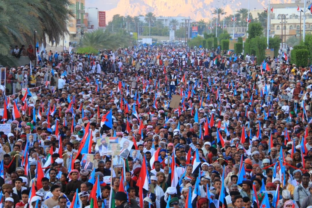 اخبار-حضرموت-|-بدعوة-من-المجلس-الانتقالي.-أبناء-حضرموت-يحتشدون-في-مليونية-الذكرى-الـ58-لعيد-الاستقلال-الجنوبي-في-مدينة-سيئون