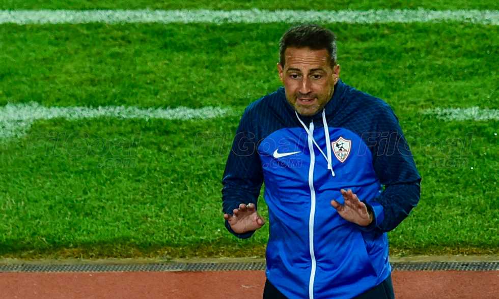 خبر في الجول - الزمالك يبلغ فيريرا بقرار الإقالة ويفاوضه على قيمة فسخ العقد