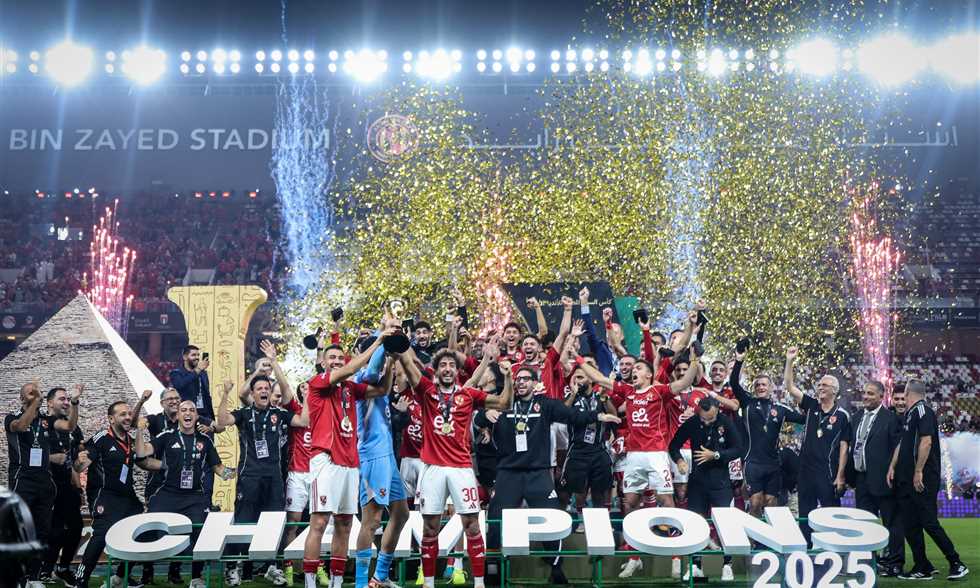 بعد التتويج بالسوبر.. وصول بعثة الأهلي إلى القاهرة