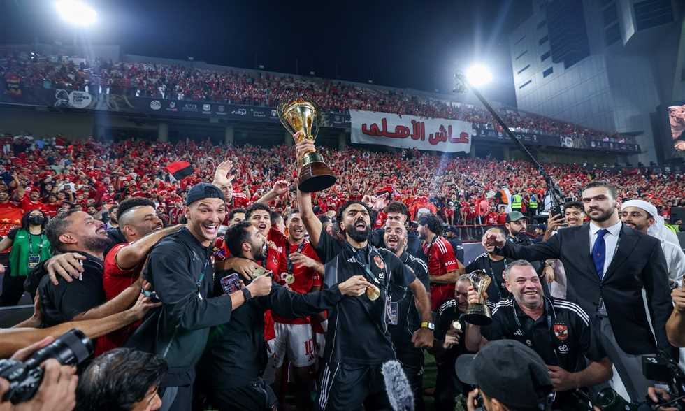 مصدر من الأهلي لـ في الجول: الاستقرار على تدعيم 3 مراكز.. وموقف فايد وجراديشار