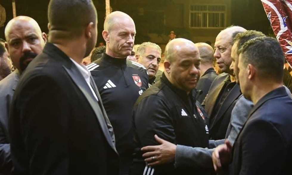 عزاء محمد صبري.. حضور وفد الأهلي وكبار نجوم القطبين ومسؤولي الدولة