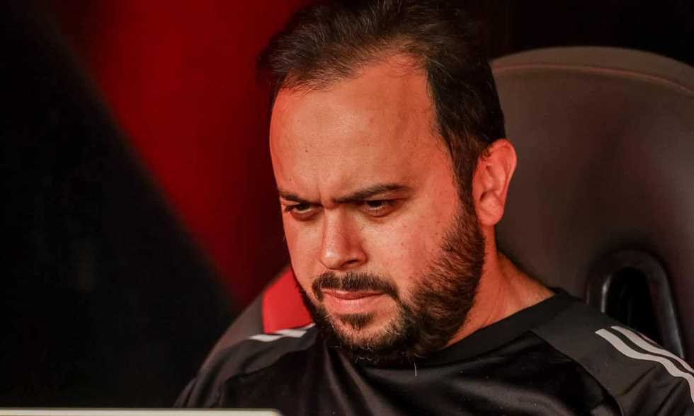 أيمن محمد محلل أداء الأهلي يعلن رحيله عن الفريق