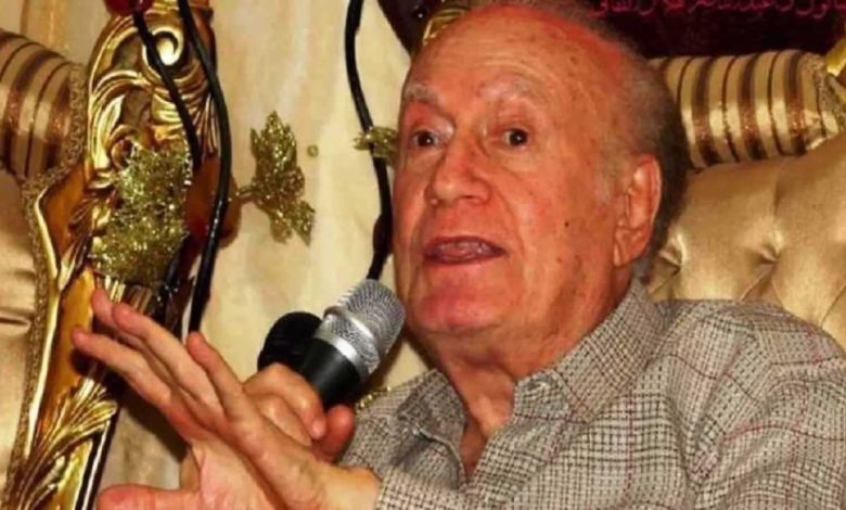 رواد سوق يمنعون رجلاً من قتل زوجته في تركيا (فيديو)