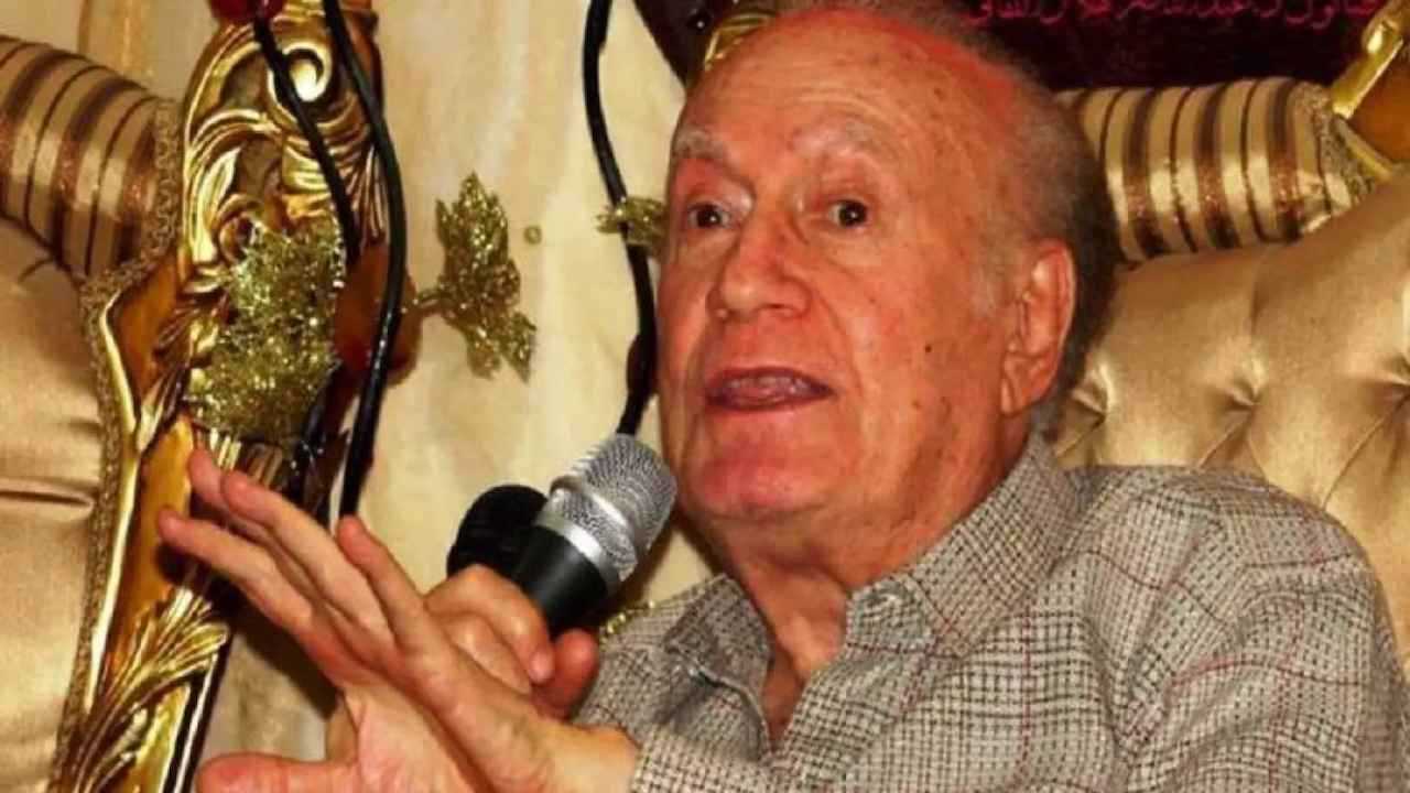 رواد سوق يمنعون رجلاً من قتل زوجته في تركيا (فيديو)