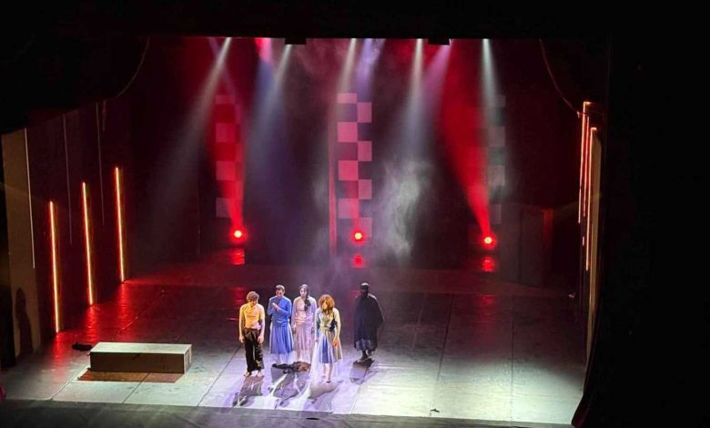 موجة غضب بعد جرّ شرطي لامرأة حامل في الهند (فيديو)