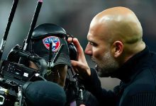 غوارديولا مع مصور تليفزيوني