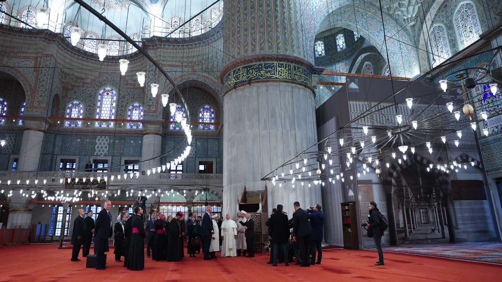 تركيا تزيل مطعماً شعبياً بعد مخالفة صادمة (فيديو)