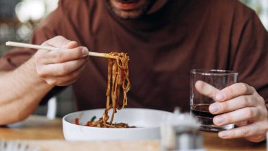 "لا للزبائن الوحيدين".. سياسة صادمة في مطعم كوري تثير الجدل