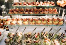 نجاة رجل بأعجوبة بعد زحفه تحت قطار بضائع (فيديو)