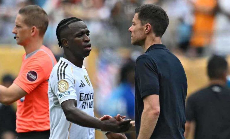 الأمر يتعلق بالاحترافية والروح.. رد ناري من نجل بيكهام على رونالدو