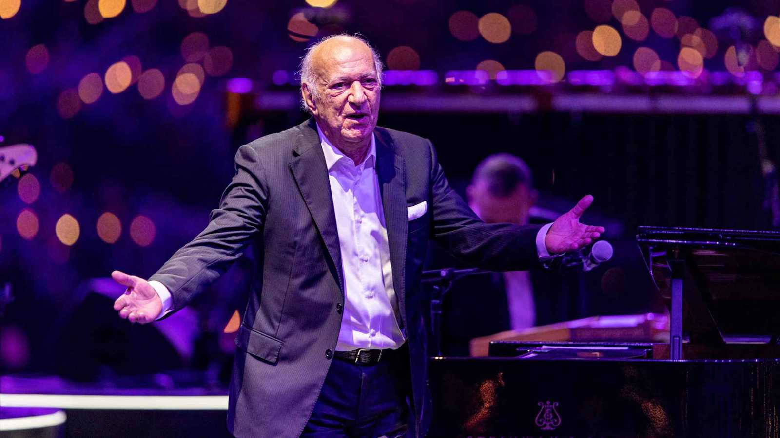 فنان يعتزم جمع دولار من كل مواطن لنصب تماثيله في المدن العراقية