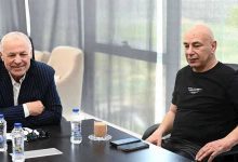 محمد صلاح يفجر صداما بين أسطورتي الدوري الإنجليزي