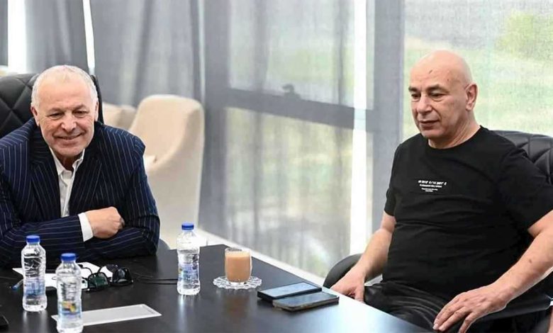 محمد صلاح يفجر صداما بين أسطورتي الدوري الإنجليزي