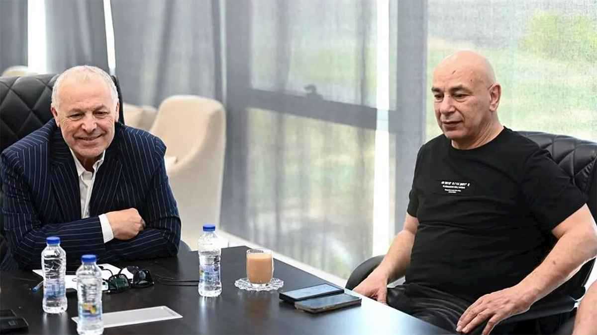 محمد صلاح يفجر صداما بين أسطورتي الدوري الإنجليزي