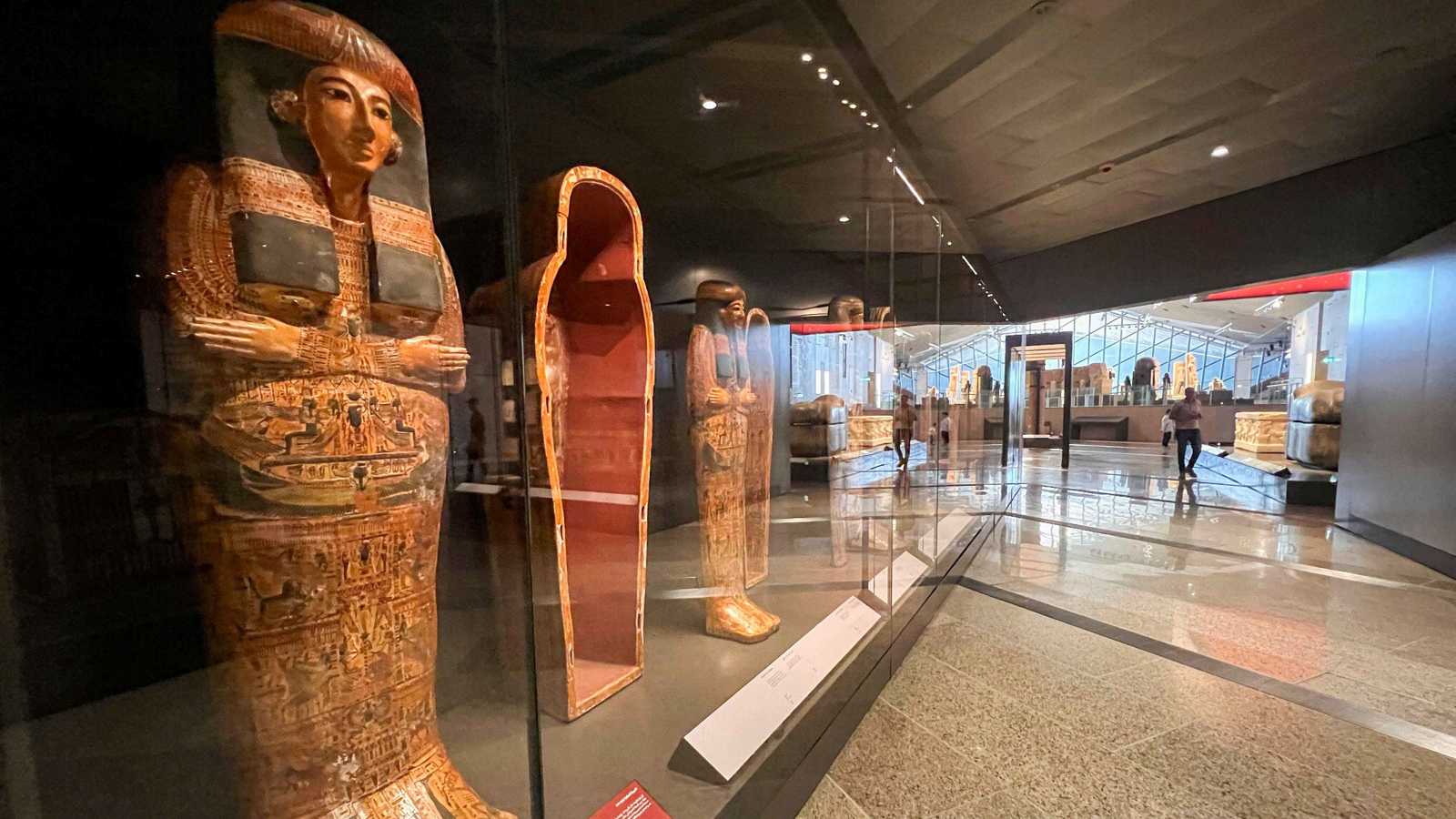 ما اسمك؟.. طفل يوجه سؤالًا بريئًا لترامب في البيت الأبيض (فيديو)