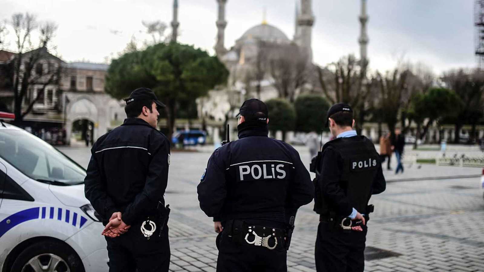 تايلور سويفت تكشف عن لمحات من زفافها