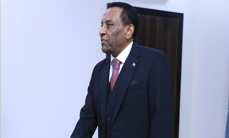 رئيس الوزراء السوداني يعفي مسؤولا بالخارجية من منصبه بسبب منظمة دولية