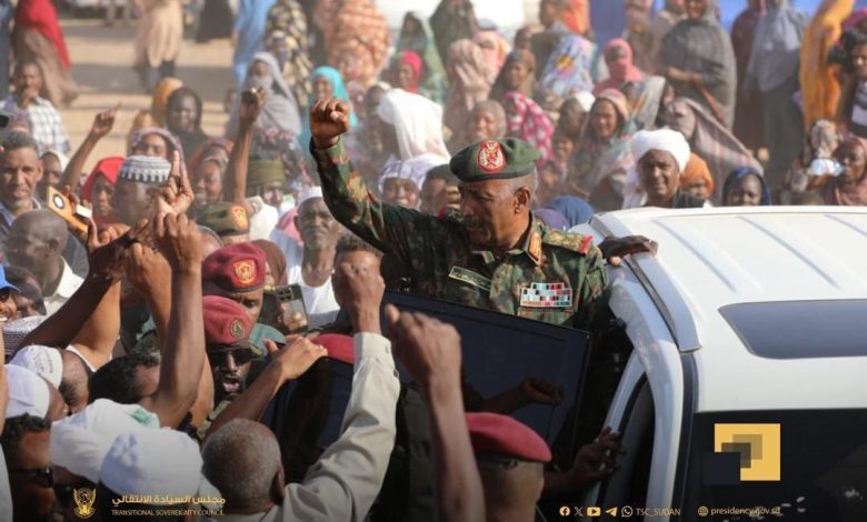 البرهان يزور مراكز إيواء نازحي الفاشر بمدينة الدبة