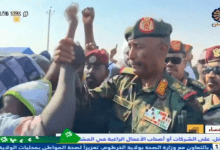 عبد الفتاح البرهان يزور مخيما لنازحين فروا من مدينة الفاشر