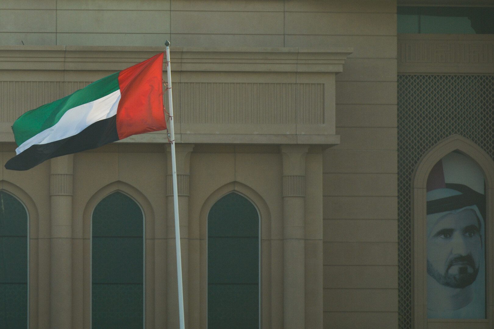 الإمارات تؤكد نهجها بمنع استغلال أراضيها لتهريب الأسلحة للسودان وتتهم الجيش السوداني بترويج الأكاذيب